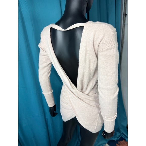 Athleta Sweaters - Athleta 100% Cashmere Twist Back Sweater‎ Oatmeal Beige Womens Small RN 54023